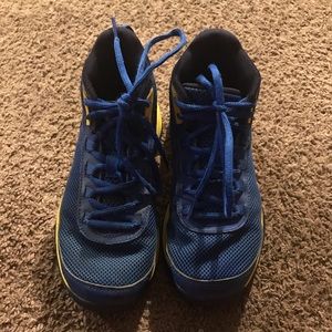 Blue/Yellow Under Armour Boys Basketball sz 2.5